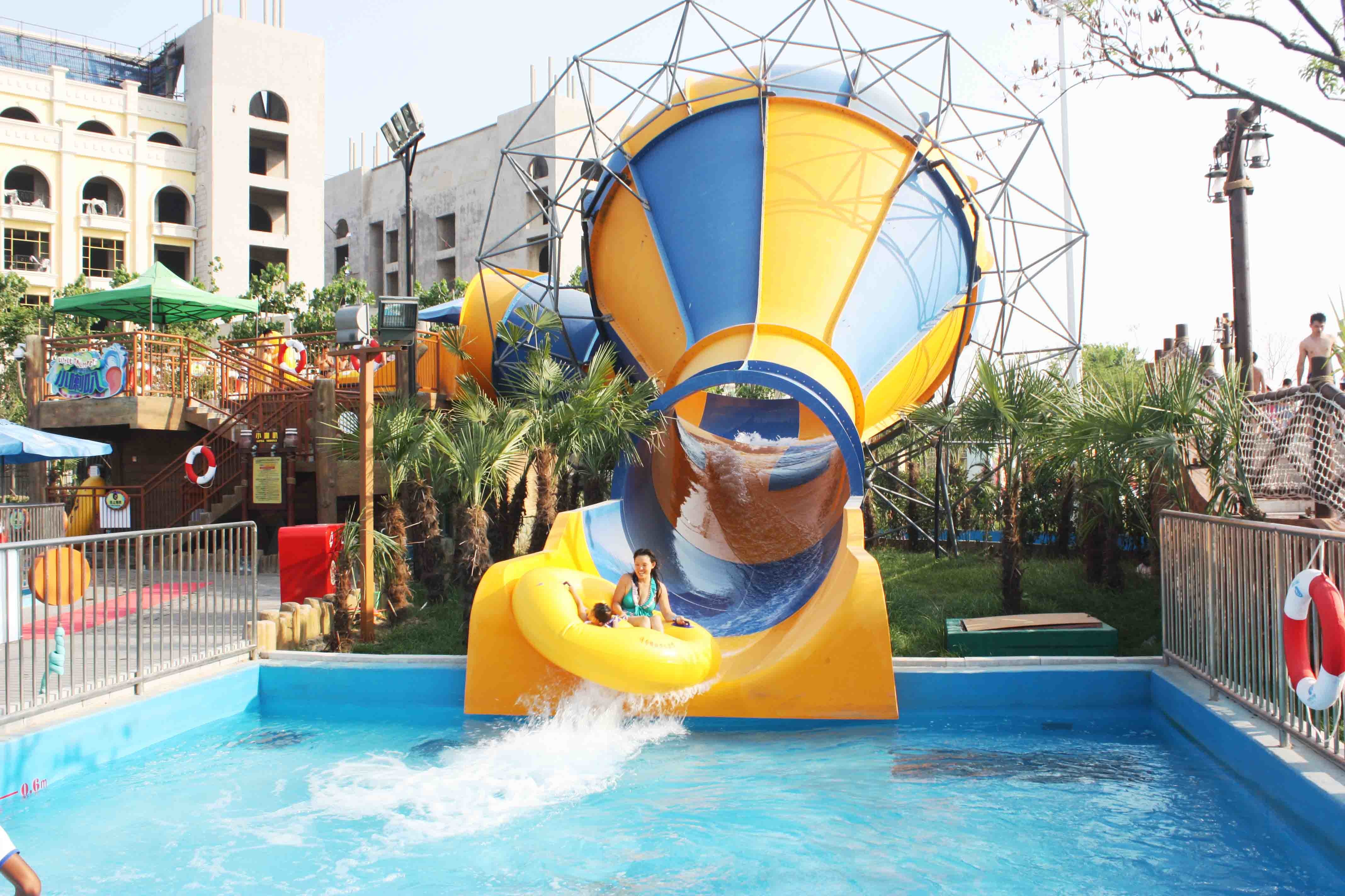 Comercial Indoor Water Play Small Slide / Water Park Ride 100m3/Hr Small Tornado Water Slide