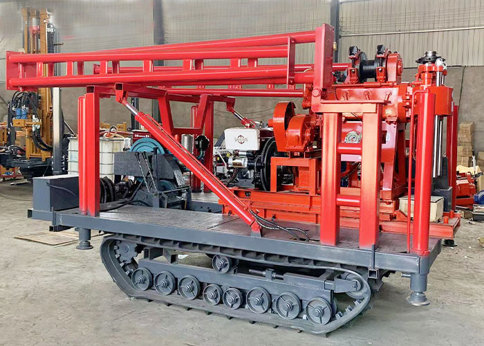 200m Depth Crawler Mounted Drill Rig Hydraulic Automatic Infeed For Building Exploration
