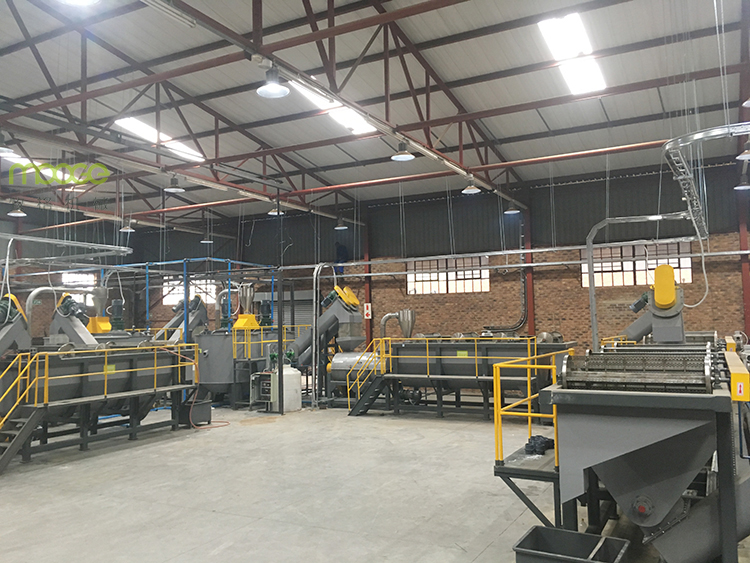Plastic recycling sink float separating washing tank