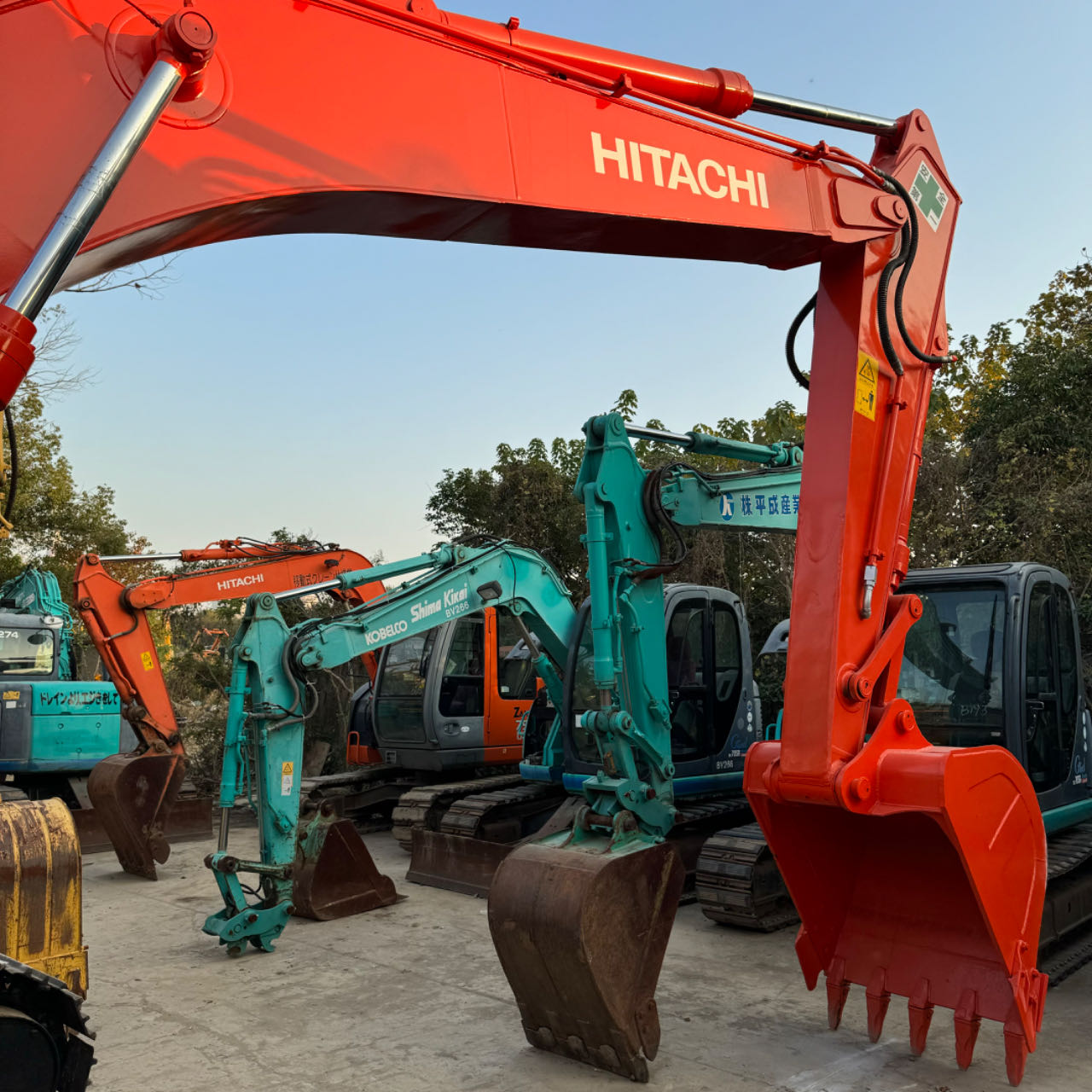 Strong Power Used Excavator ZX200 with Original Hydraulic Valve and Soft Steel Design