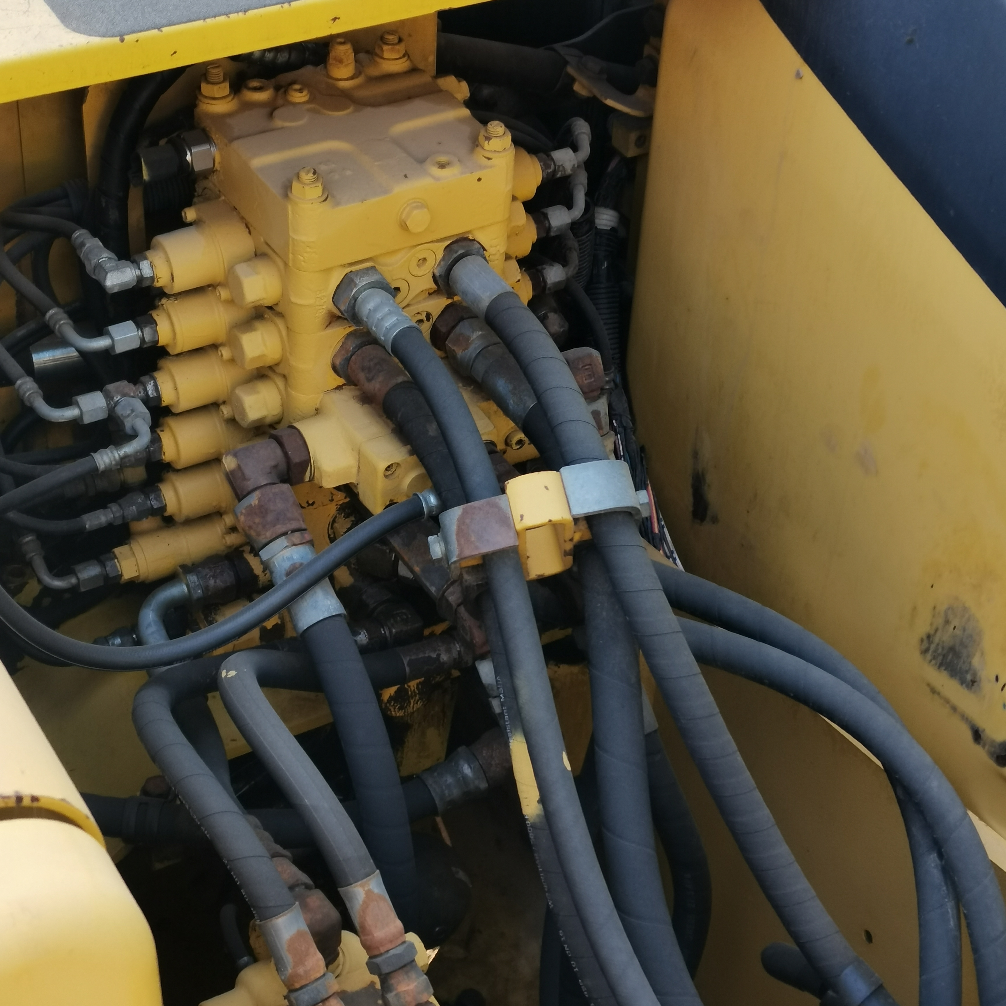 Original Color Used Komatsu PC130 Crawler Excavator for Construction Applications
