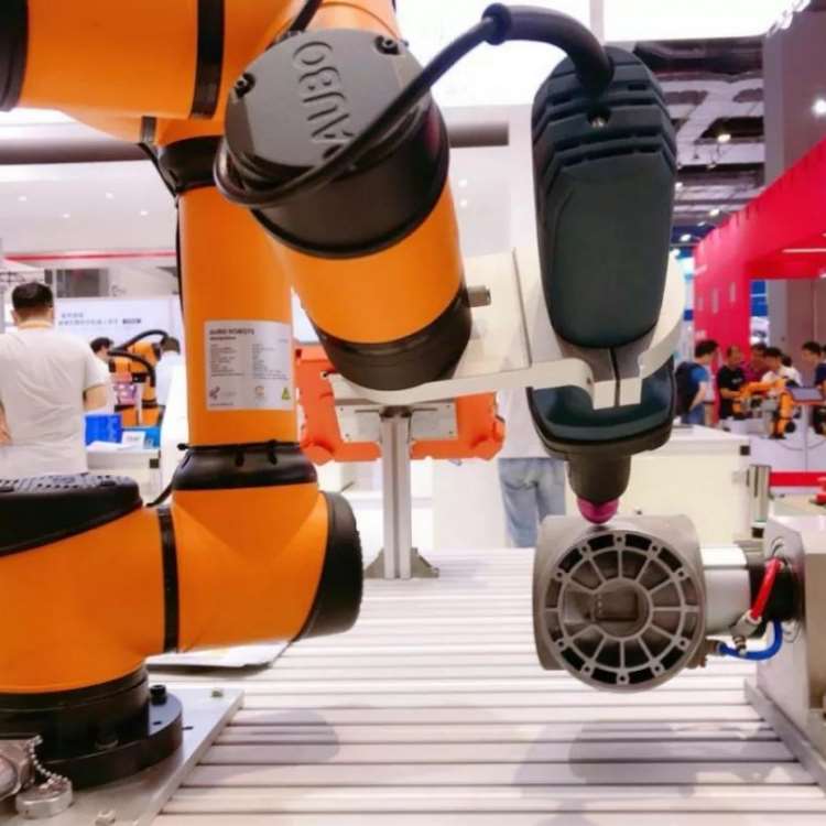 AUBO i5 Collaborative Robot With 6 Axis Robotic Arm For Lock Screw Of The Production Line As Cobot