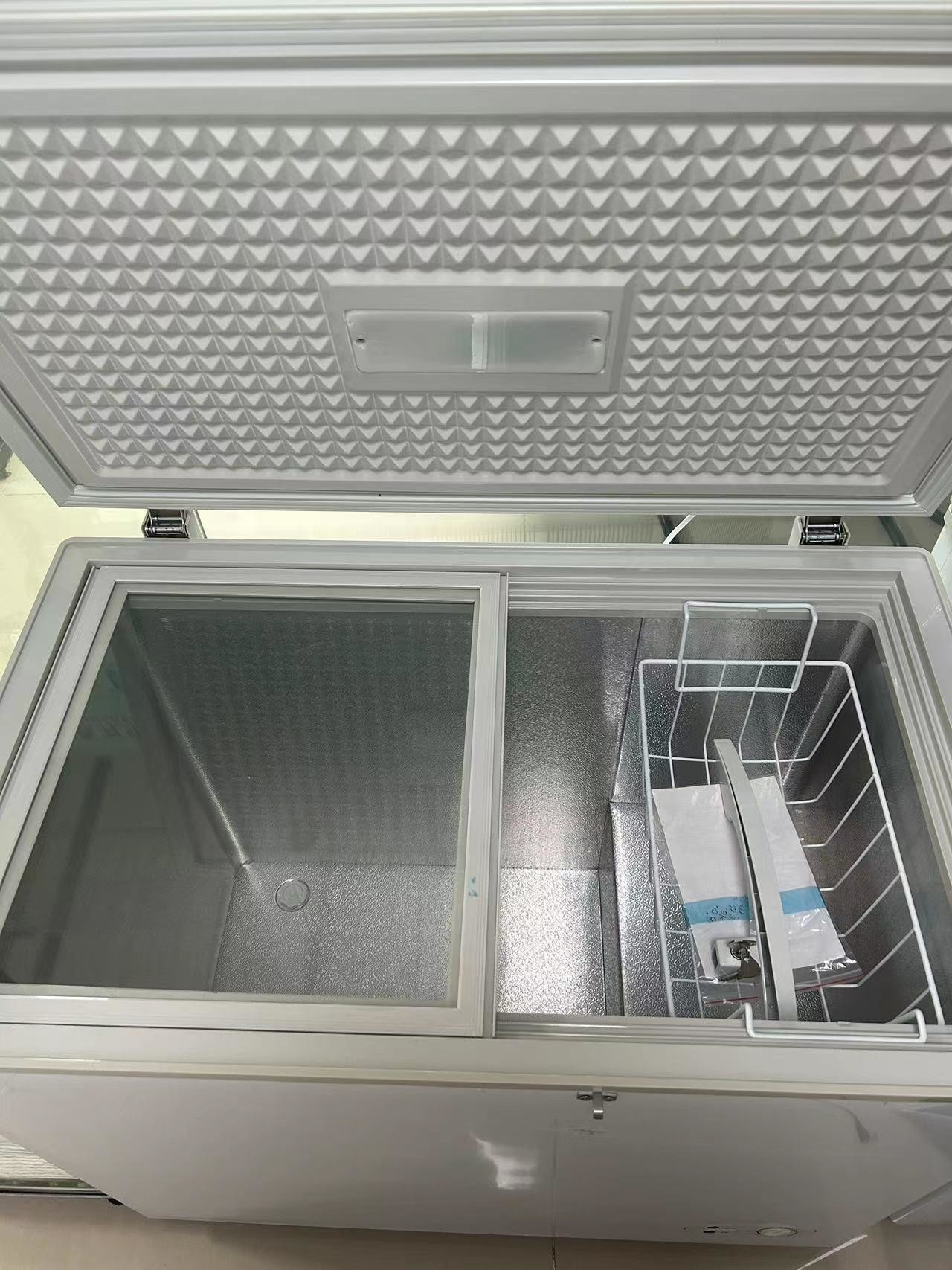 Commercial Top Open Freezer Single Glass Door Chest Freezer 212L Model Bd/Bc-212qg