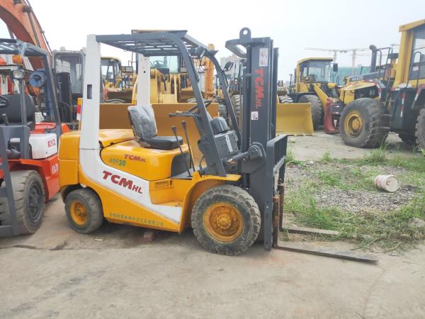 Used Origin Japan 3 Ton Forklift Tcm Fd30 with 3 Stages Mast with High Quality