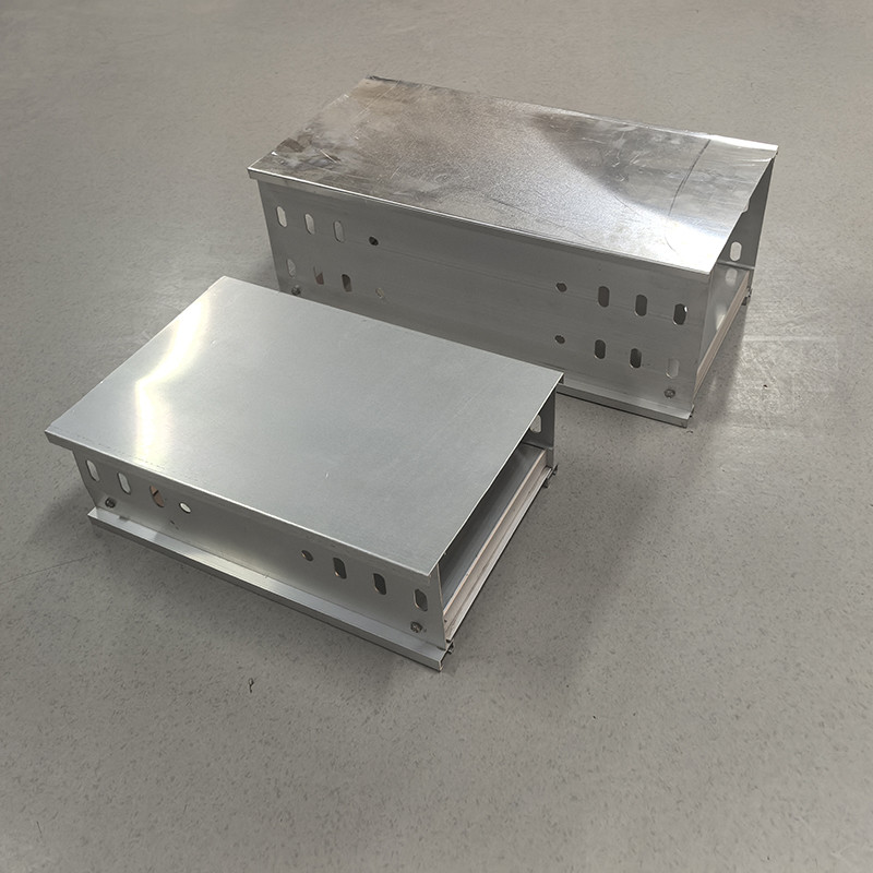 Medium Duty Load Aluminum Cable Tray with Wall Mounted / Floor Mounted Installation 1.0mm-3.0mm Thickness