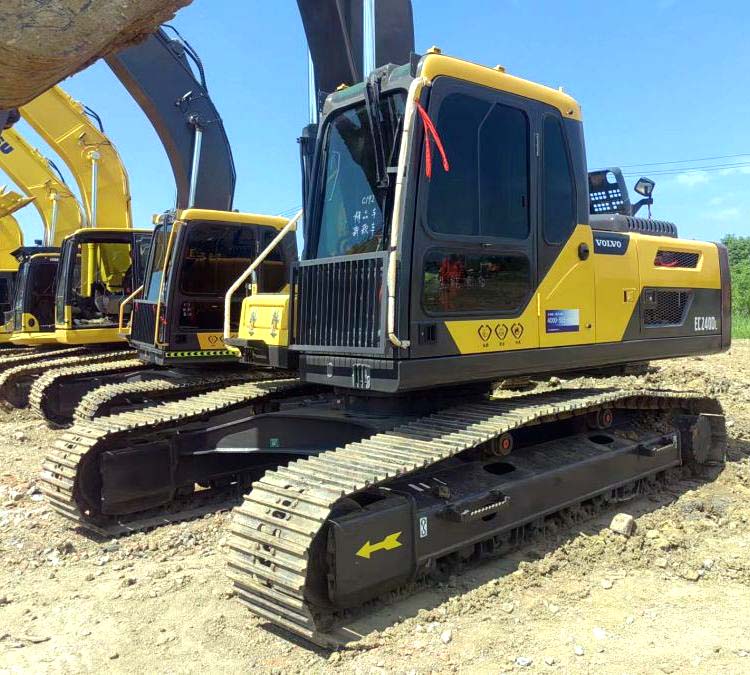 Second Hand Volvo 240 Excavator with 2800 Working Hours and Original Hydraulic Valve