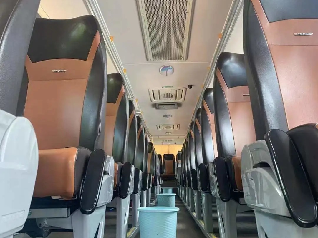 Second Hand Bus Big Luggage Compartment Rare Engine 375hp 56 Seats A/C Used Kinglong Bus XMQ6135 LHD/RHD