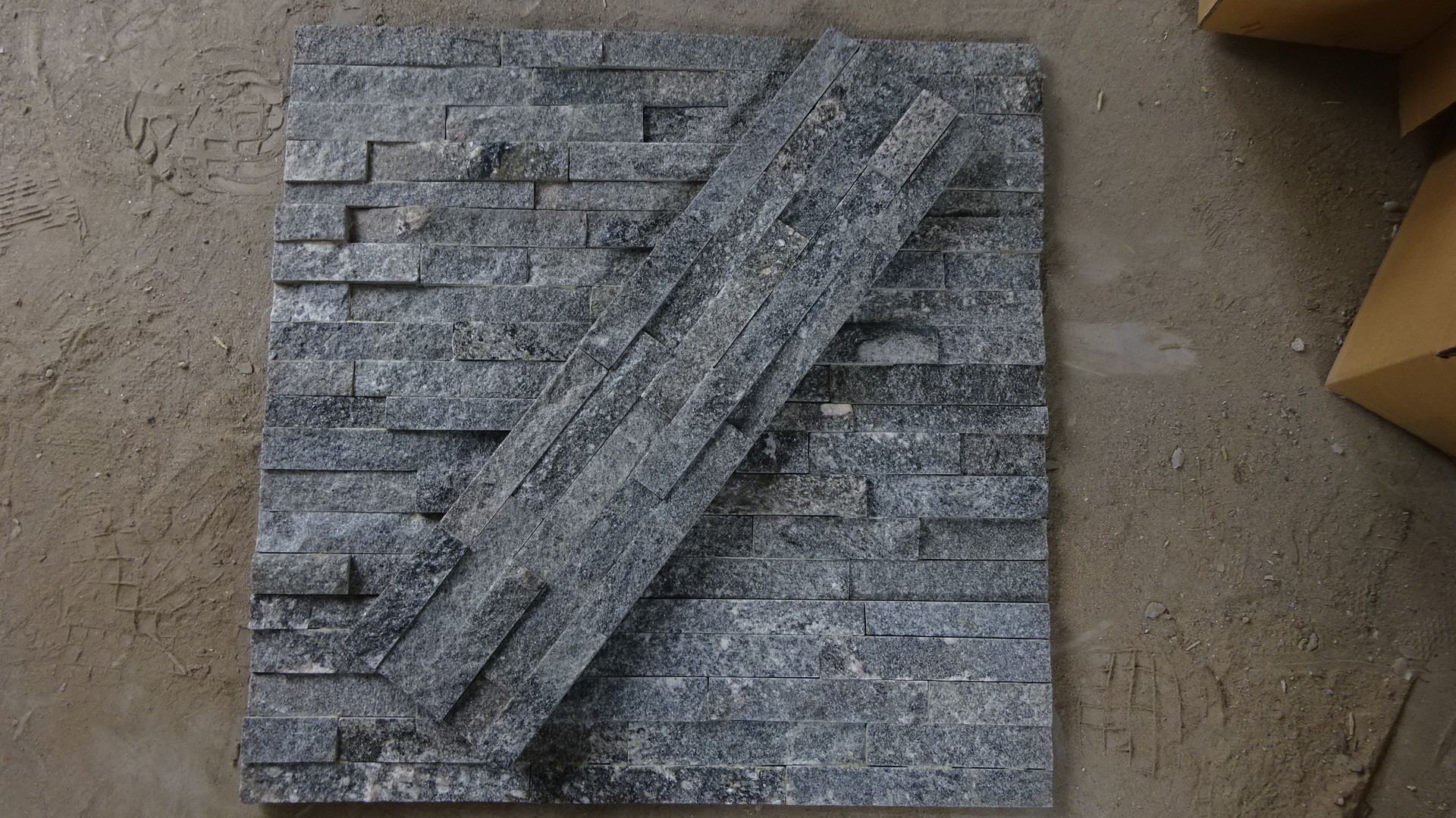 Black Culture Wall Cladding Granite Stacked Stone 1.5cm Thin