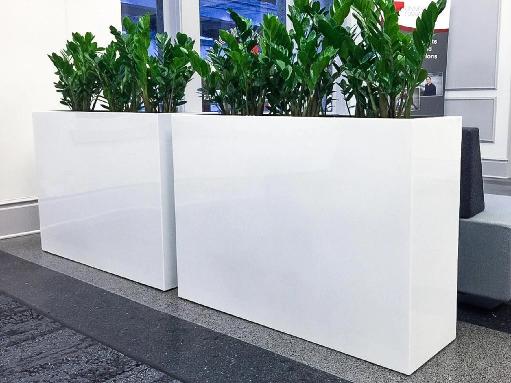 Wholesale Fiberglass Resin Flower Planters Modern Style FRP Plant Pots For Decor