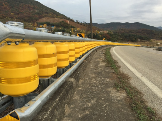 Safe Road Traffic Barrier EVA Material Safety Roller Barrier 3