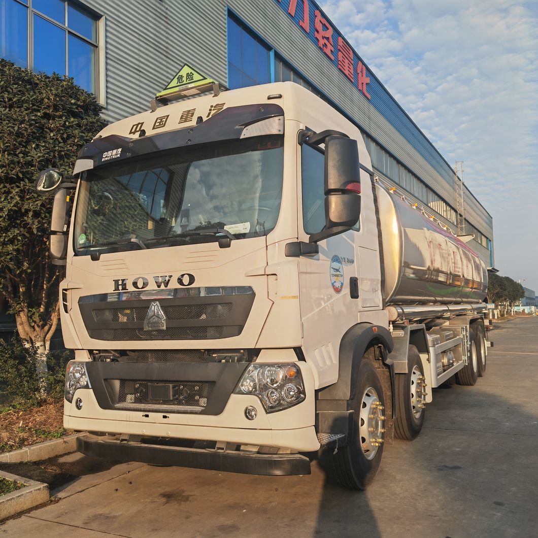 China Sinotruk HOWO 12 Wheel 20000L Aluminum Alloy Fuel Tanker Transport Truck