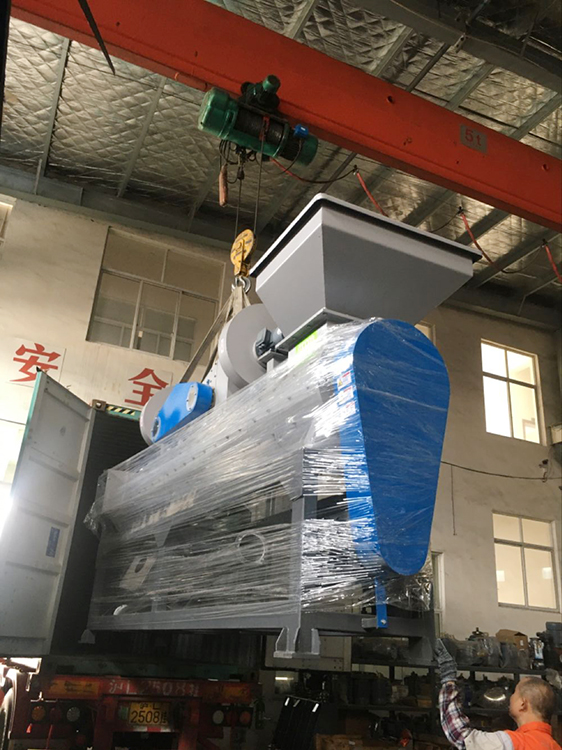 PP HDPE PET Bottle Label Remover Machine 5000KG/H Washing Line