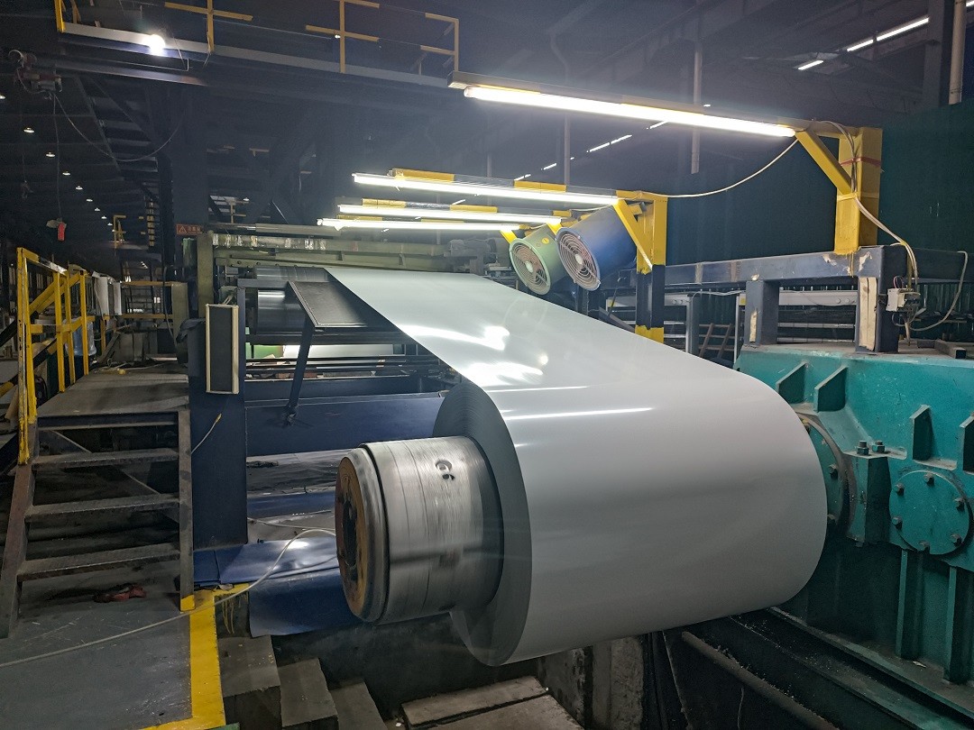 Ral Color Coated in Stock Gi PPGI PPGL Galvanized Steel Coil with Hot Dipped ASTM 0.35mm 0.45mm Zinc for Roof Sheet