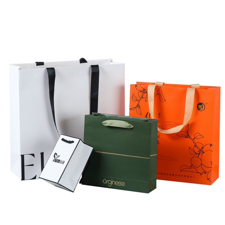 Customized Logo Accepted Ivory Board Paper Bags for Boutique Requirement