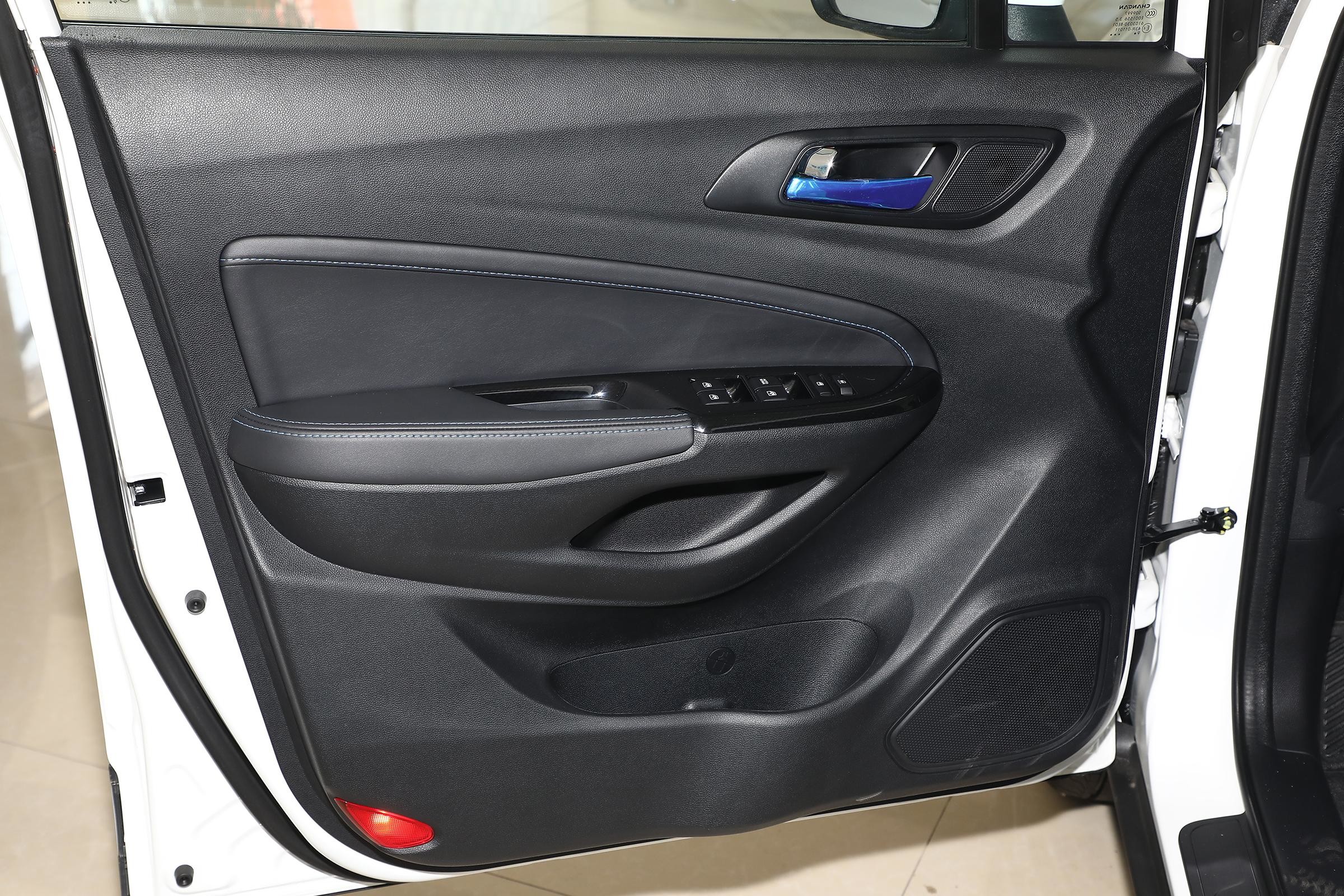 Changan CS15 15L Top Quality And Good Price Changan Automobile Car For Adults Vehicle Used Electric Cars