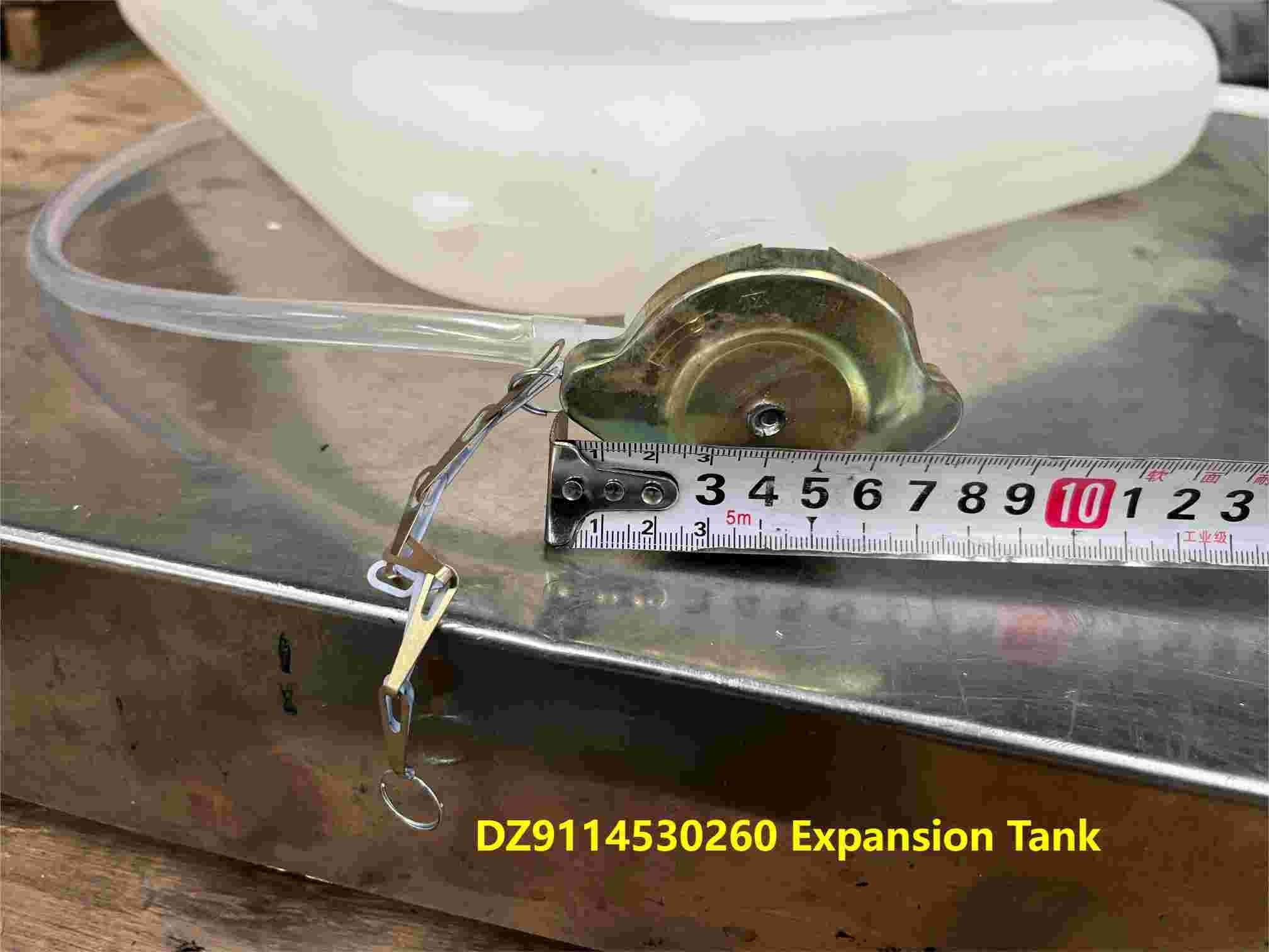 Coolant Reservoir DZ9114530260 Shacman Truck Parts Expansion Tank Assembly