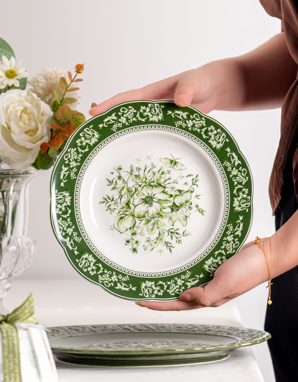 European And British Influence Green Porcelain Dinnerware Set For Sustainable Dining