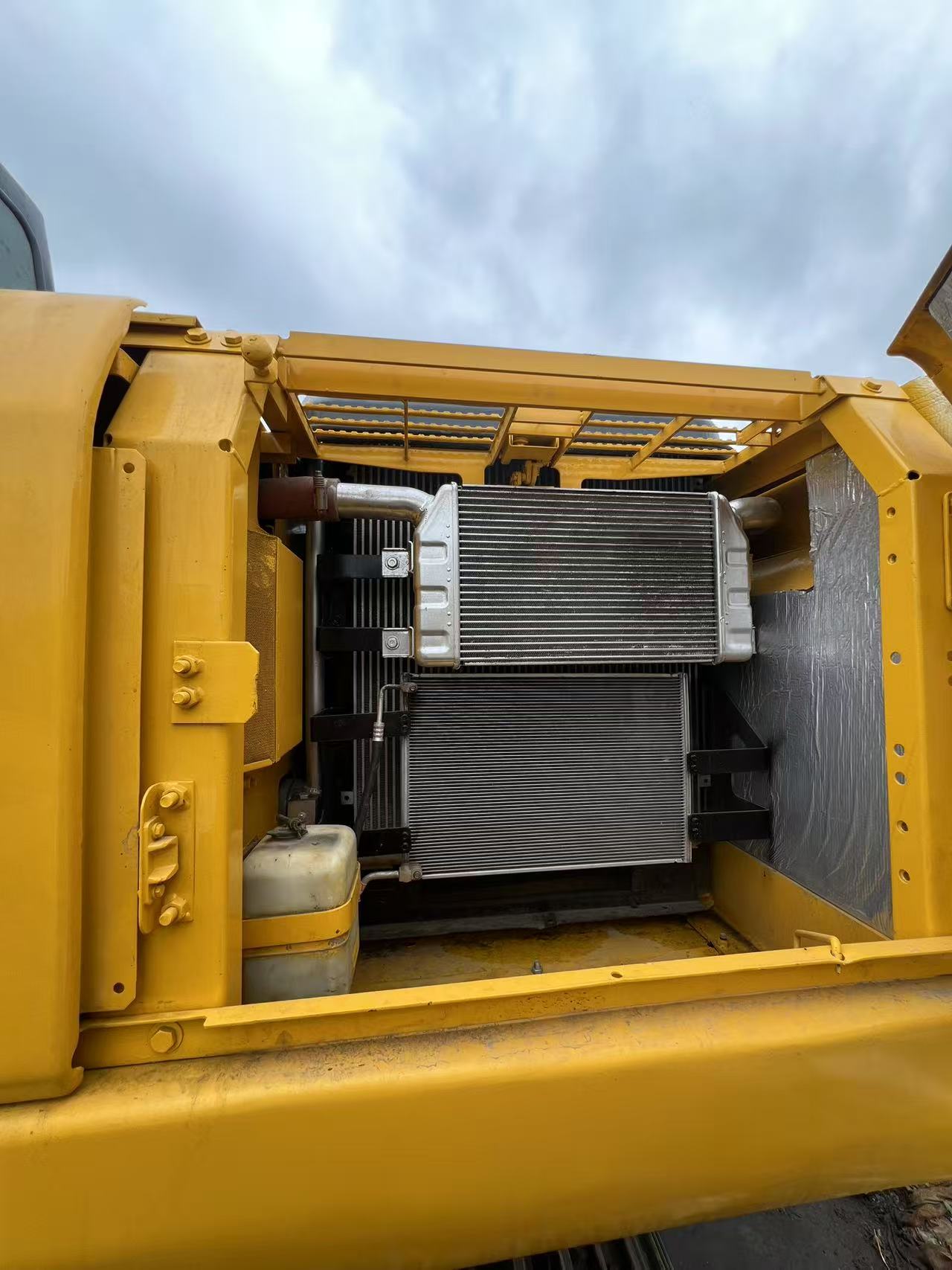 Used Komatsu PC200-7 Excavator Reliable Hydraulic Crawler Digger from China