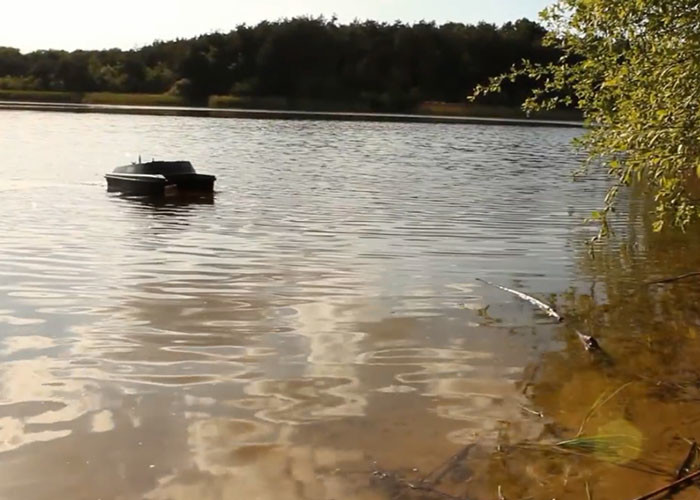 DEVC-308 camouflage catamaran bait boat / rc fishing bait boat 2.4GHz Remote Frequency