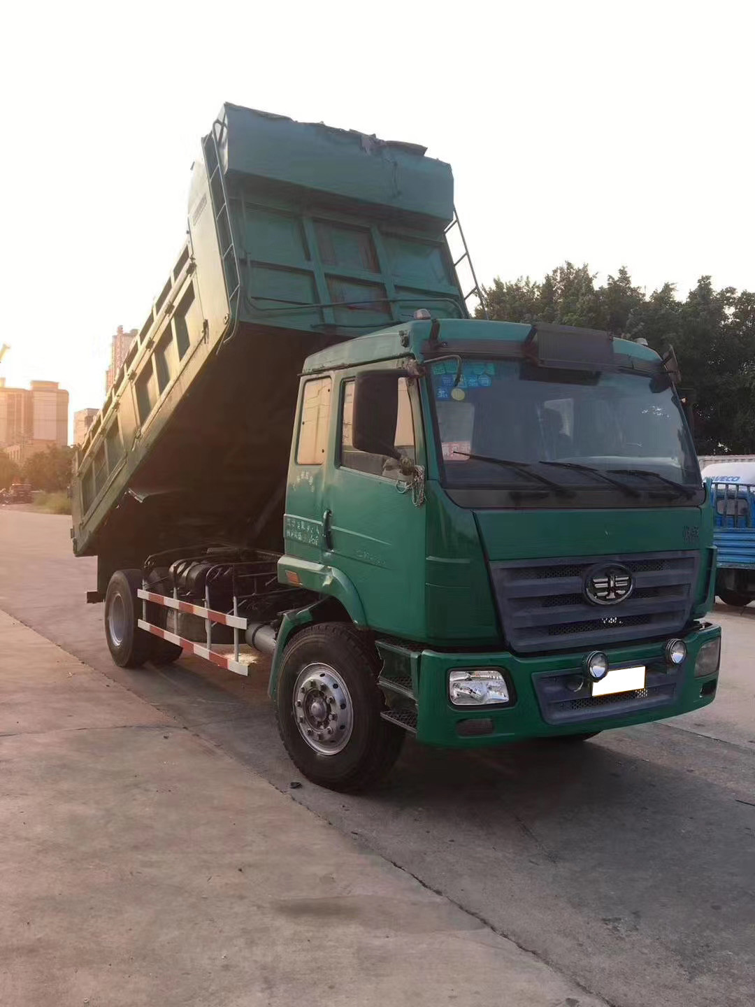 10 - 30 Ton Used Construction Trucks 4x2 235HP 2009 Years With Good Condition