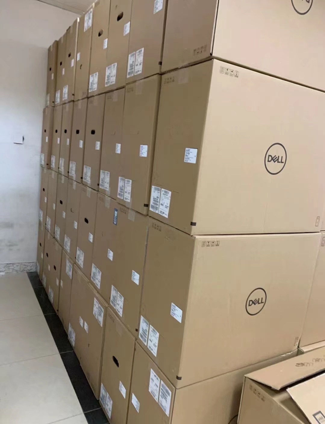 13.4" Dell XPS 13 Laptop with Core i7-1260p 16GB 512GB and Intel Iris Xe Graphics Card
