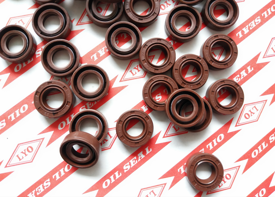 TC framework oil seal,model 12*22*7,NBR material,color is generally biack and brown.