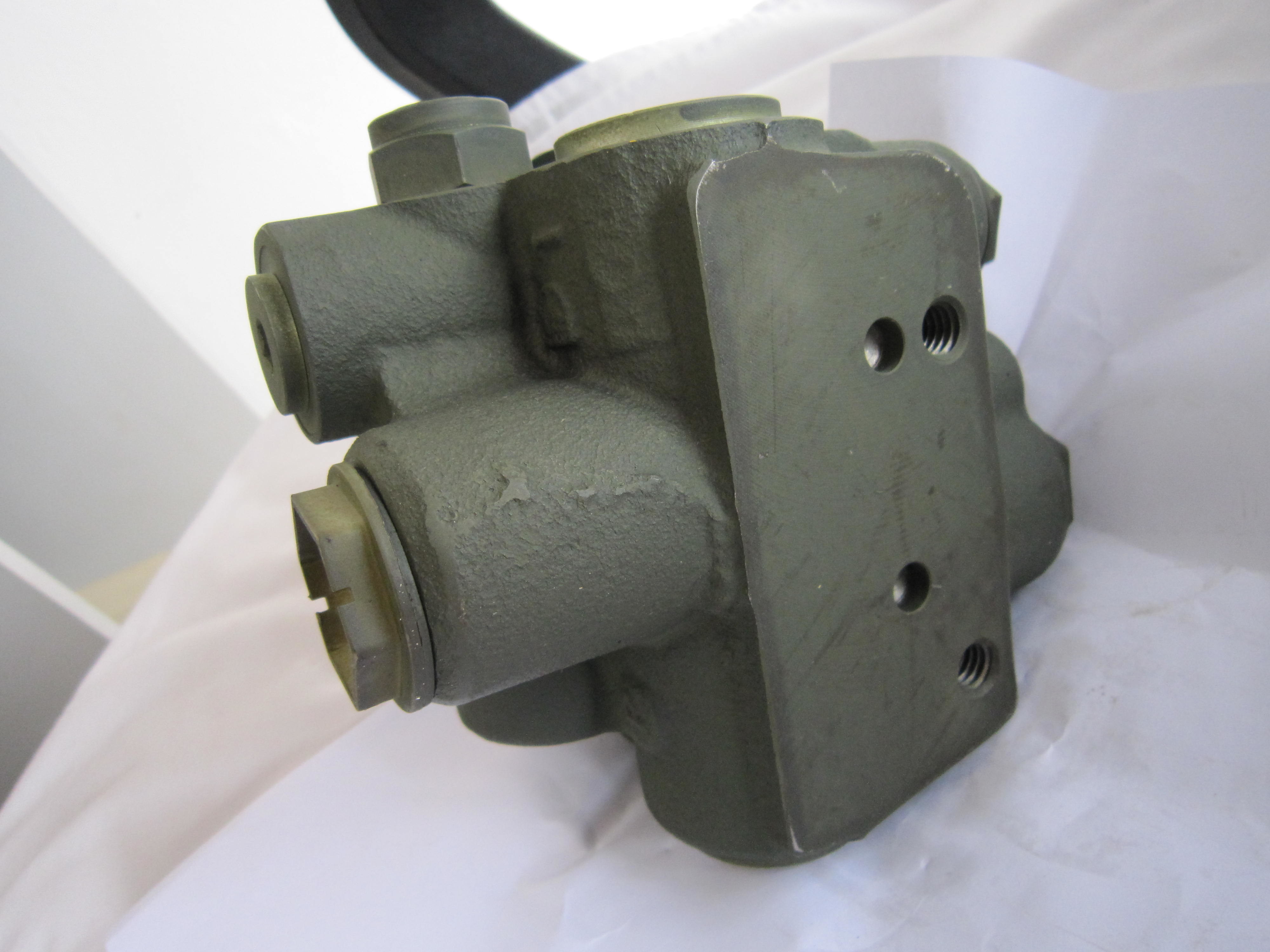CLG862 CLG877 CLG888 Wheel Loader Engine Parts 13C0218 Charge Valve