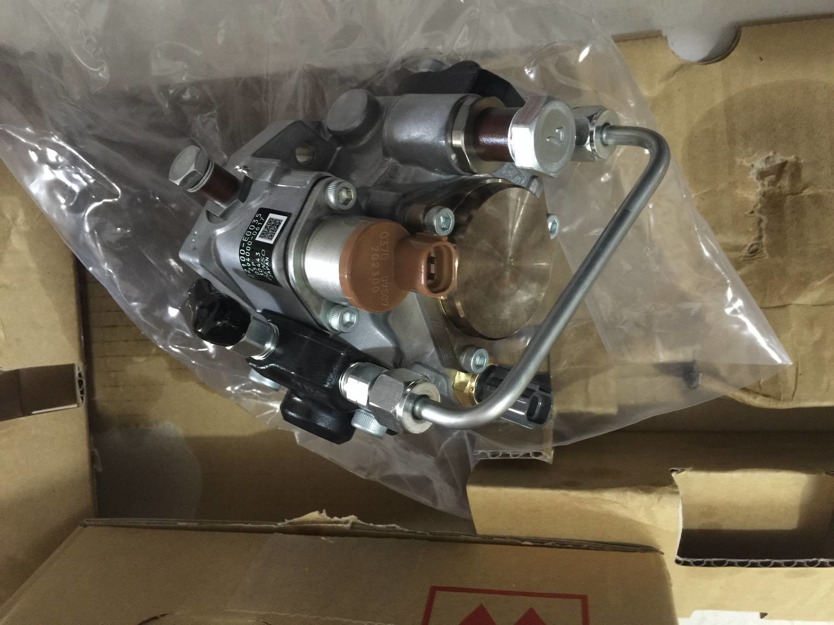 part No. : 294000-0617 FUEL PUMP made by Denso