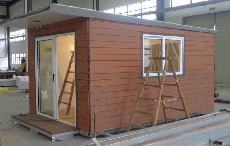 Modern Flat Roof Prefabricated House, Pre-Built Homes Fireproof Mobile Home 40 Hq Container Laminate Floor