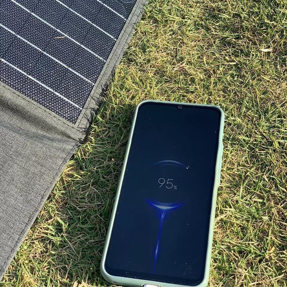 Splash Proof 100w 200w 18V Portable Folding Solar Panels For Camping