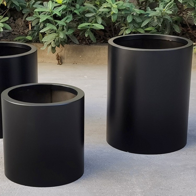 Different heights and sizes modern metal garden planter black small flower pot