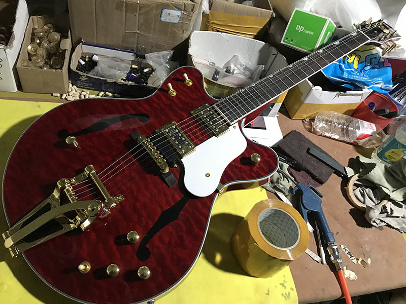 Custom Double F Hollow Body Jazz Eelectric Guitar with Golden Tremolo Quilted Flamed Maple Top Gret Style Guitar
