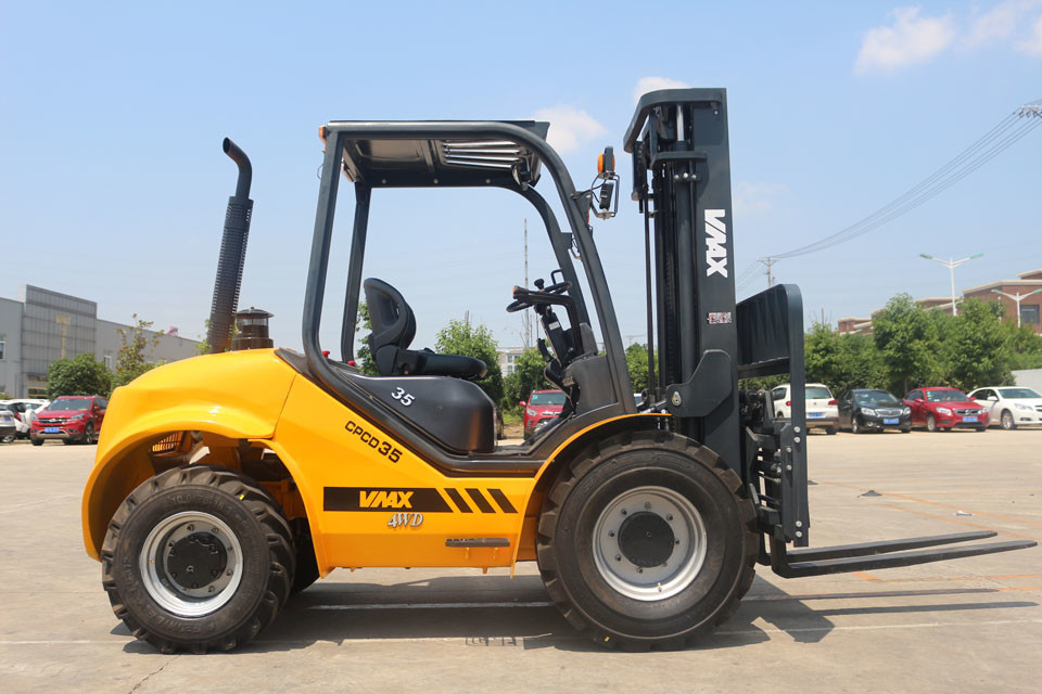 3.5 Ton 2WD Compact All Terrain Forklift Yanmar 4TNE98(EUIII) Japanese Engine