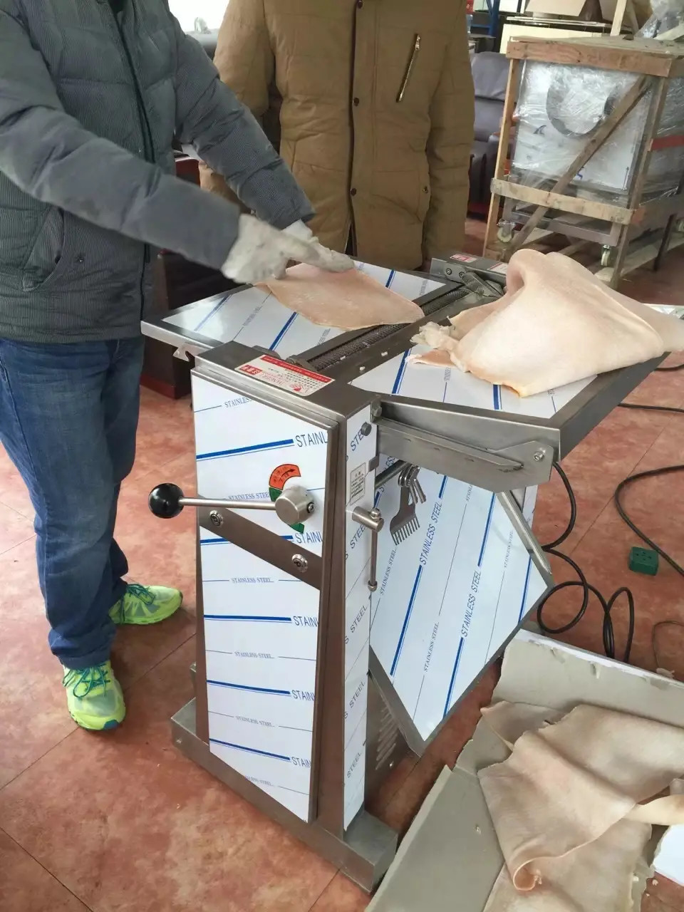 Stainless Steel Poultry Slaughterhouse Equipment 110V Meat Skinning Machine