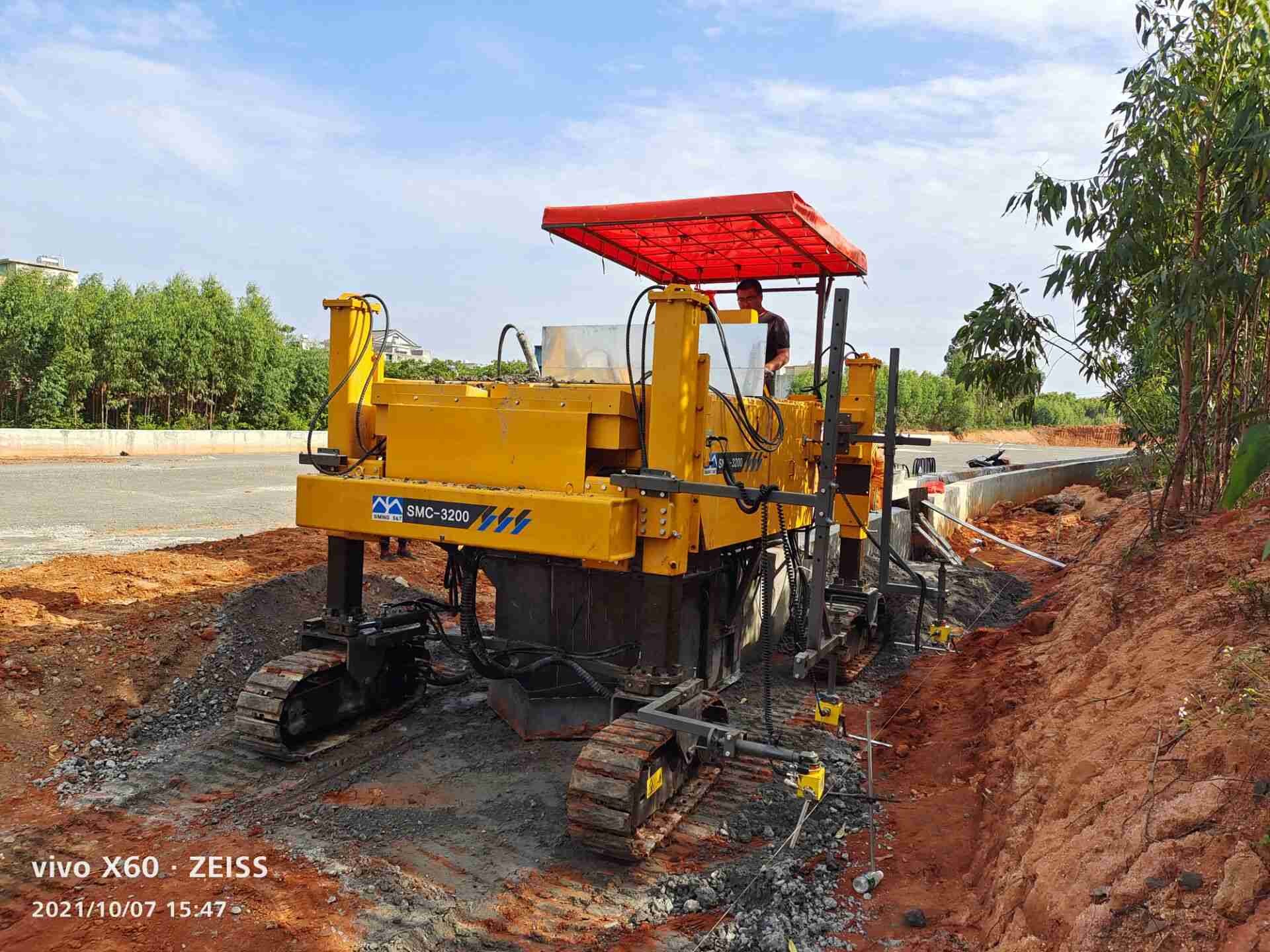 Cement Sliding Mode Road Paving Machine 2 Meter Wide Customizable