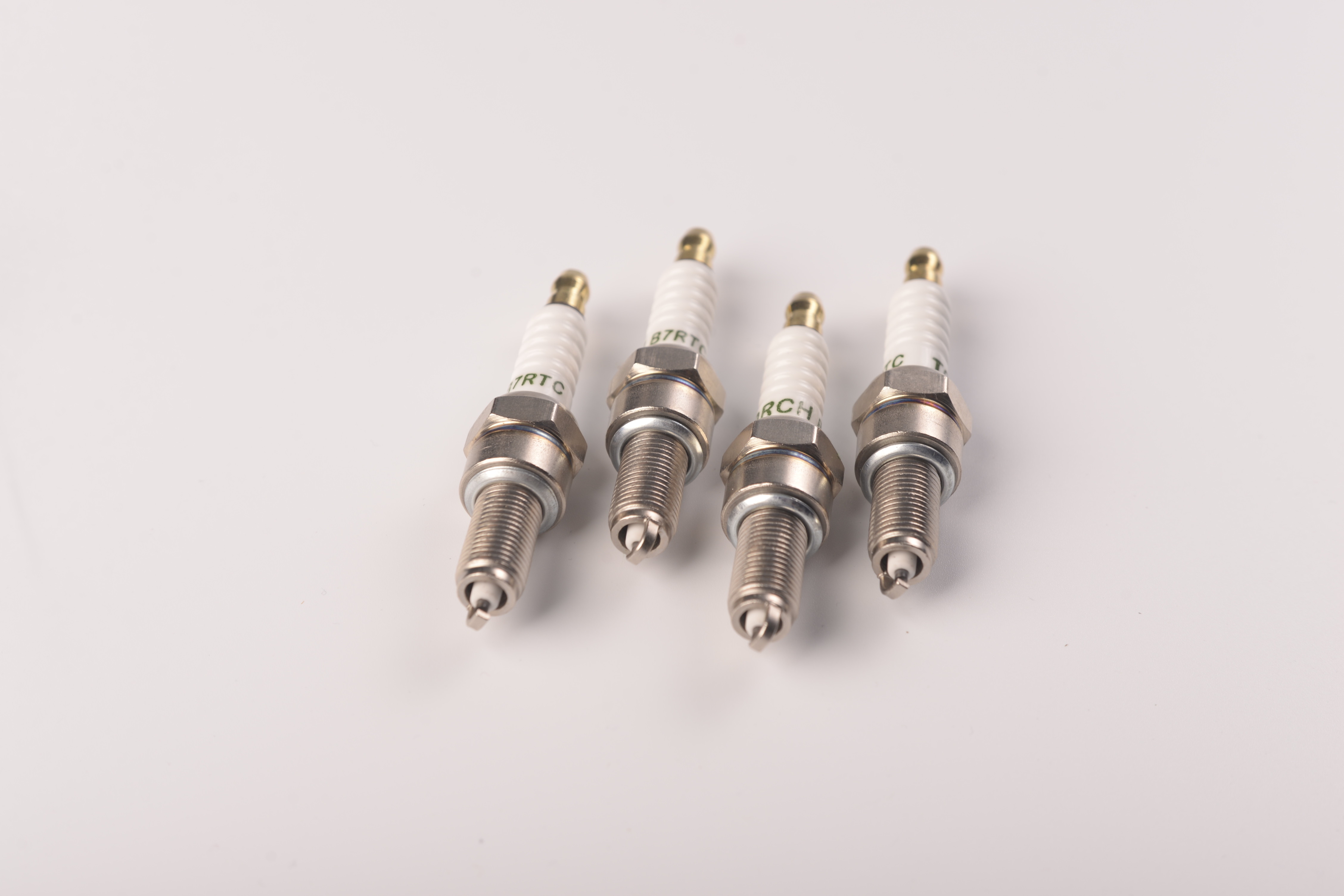 Motor Spark Plugs Replacement for C7HSA S102F Z9Y UR4A U22FS-U