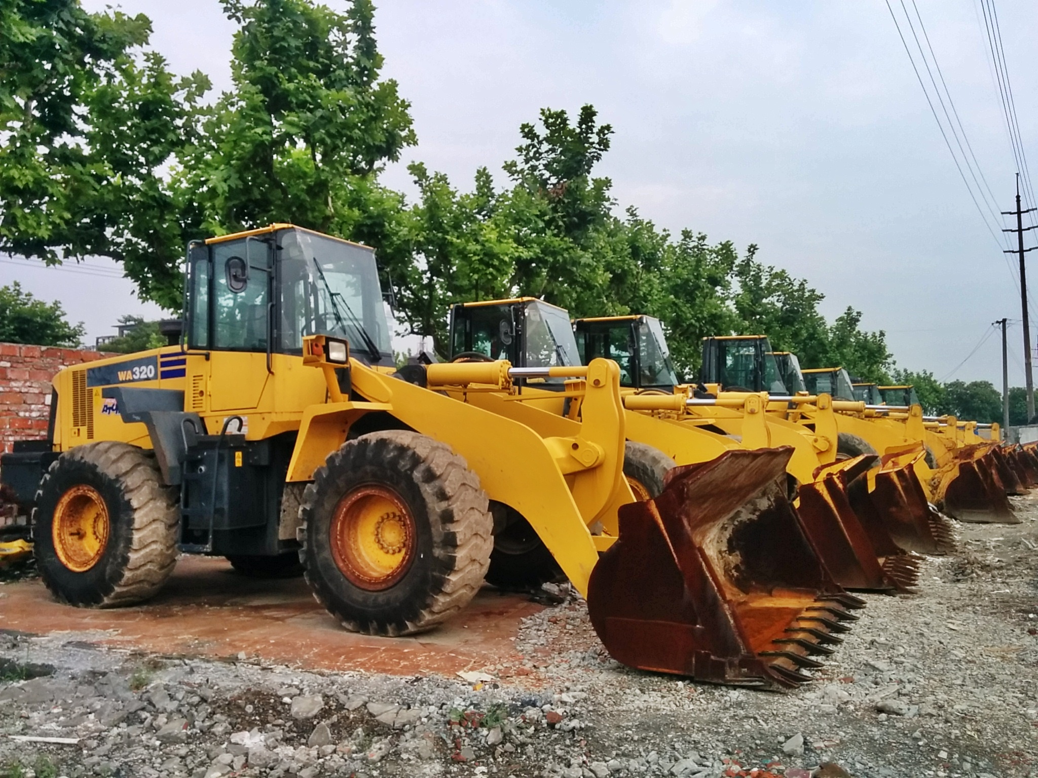 who are seeking for wa320-3 wa300 komatsu wheel loader second-hand payloader 2012 looking for japan loader