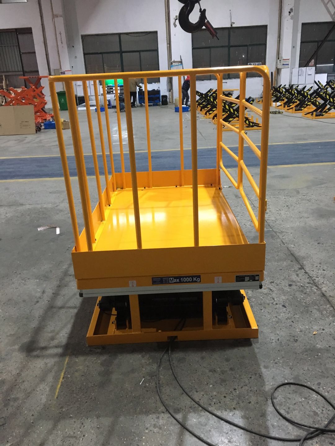 881lbs Electric Lift Work Table High Travel Lifts With Safety Handrail 1700x1000mm