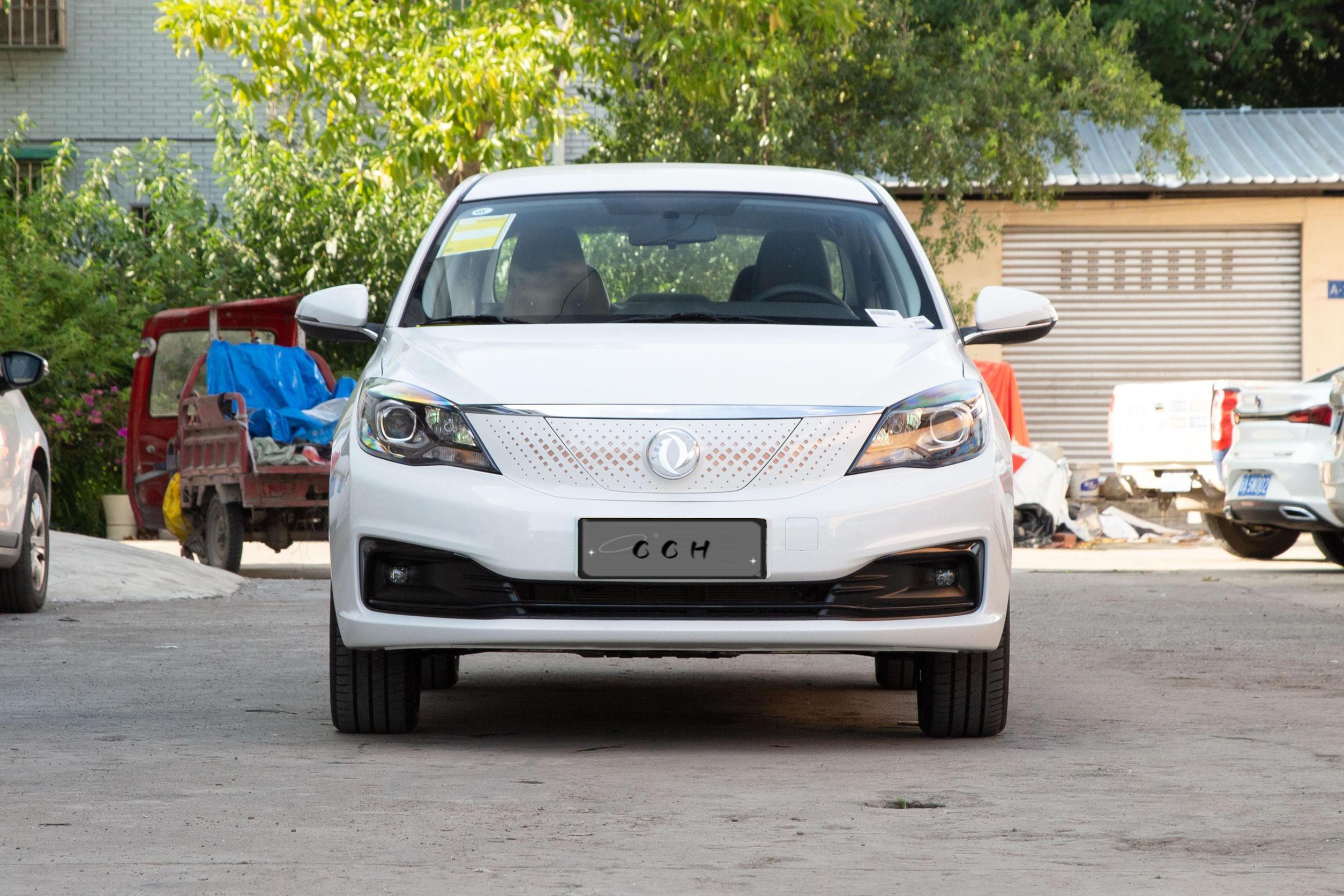 2023 Dongfeng Fengshen E70 500 electric car Pure electric cruising range 412km white new energy vehicles