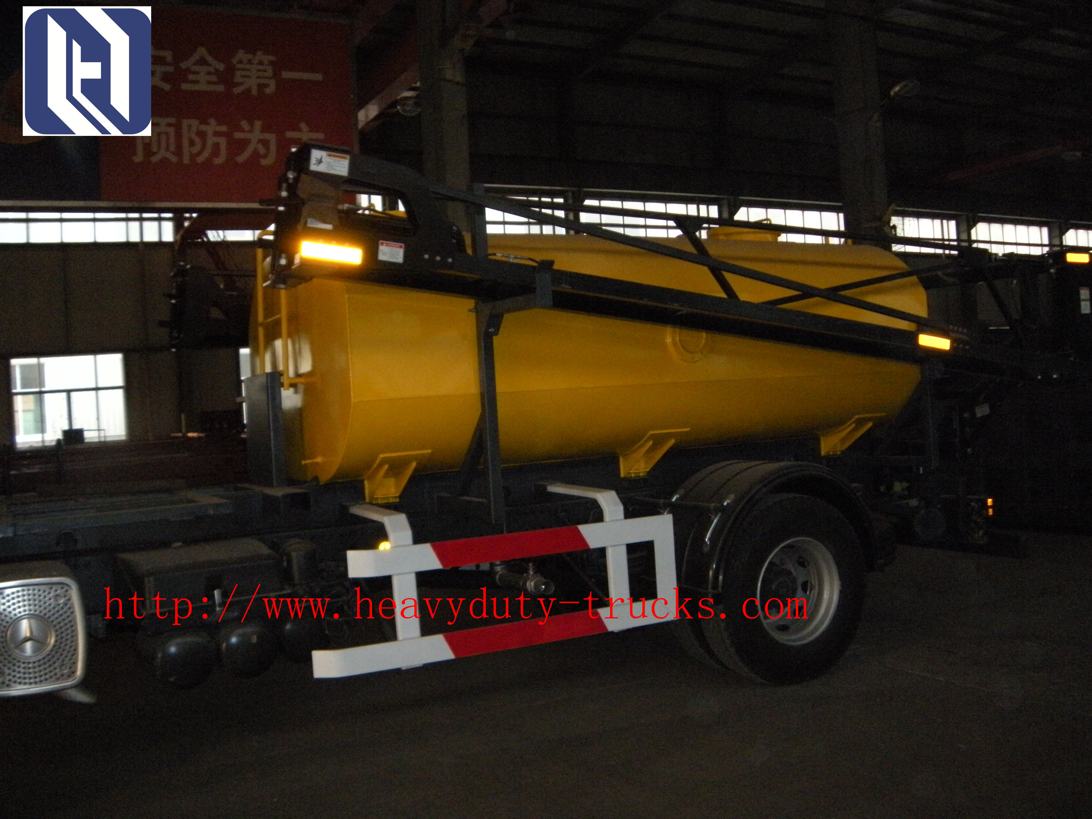 Sinotruck 6M3 Sewage Suction Truck SWZ 4 X 2 290hp Self Discharge ZF8098 SWZ howo