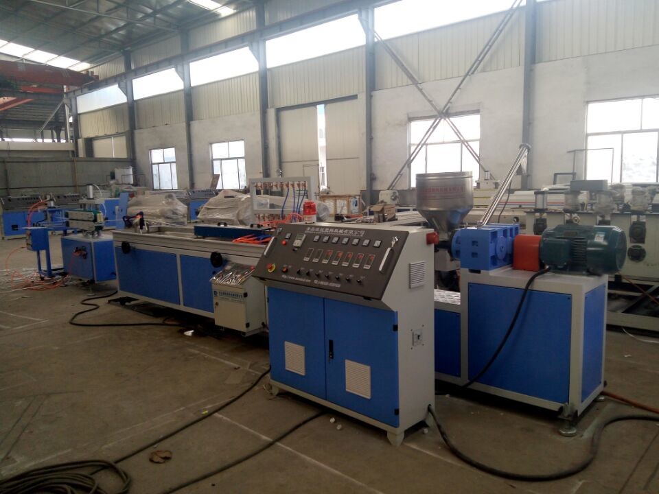 WPC PVC Wood Plastic Profile Making Machine / Plastic Profile Extruder