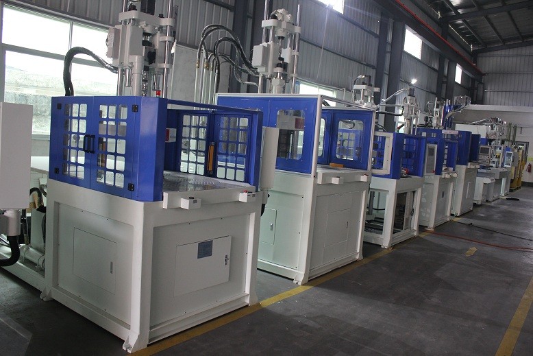 1 Ejector Hydraulic BMC Injection Molding Machine Vertical JTT-550 For Precise Production