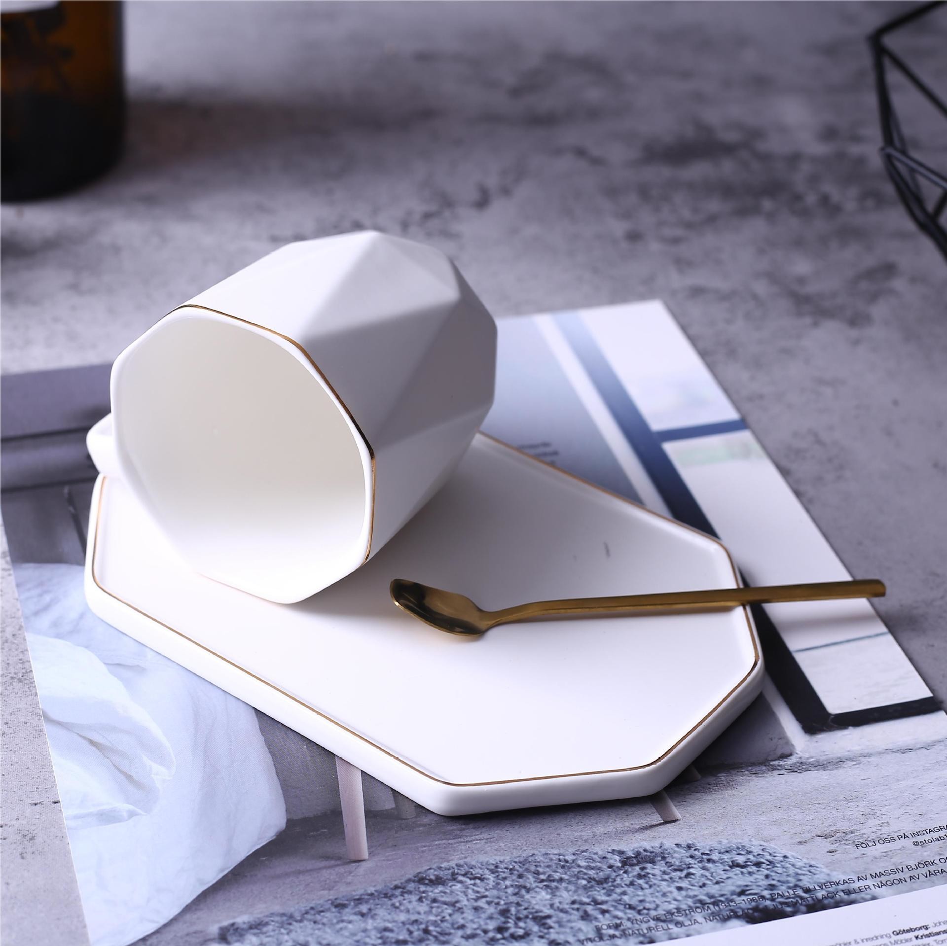 Creative Geometric-shaped Gilded Ceramic Cups Office Coffee Cups Simple Black And White Mugs And Saucers Afternoon Flower Tea Cups And Saucers