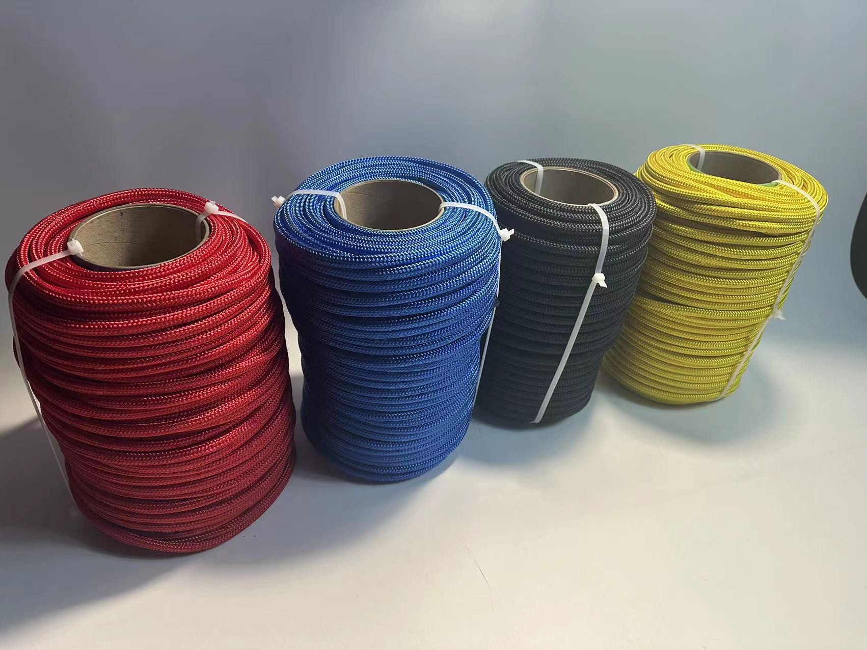64mmx220m UHMWPE Rope With Polyester Sheath With High Breaking Load