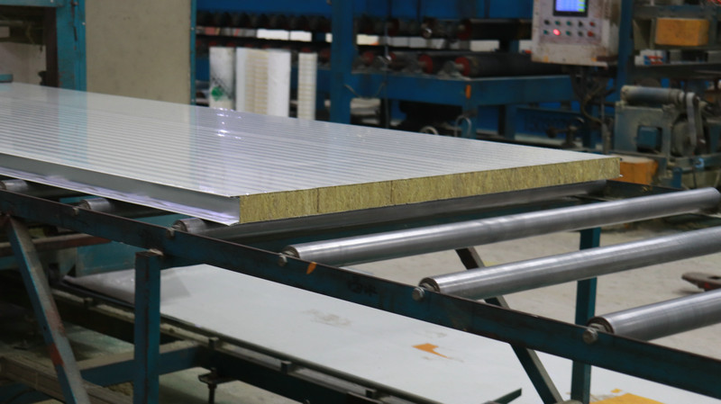 1150mm Width Rock Wool Prefab Sandwich Panel for Apartment