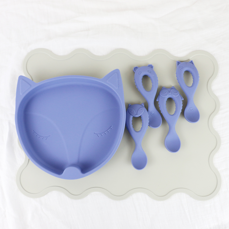 Non-slip Food Grade Kids Silicone Placemat Irregular Shape For Baby Feeding table mat