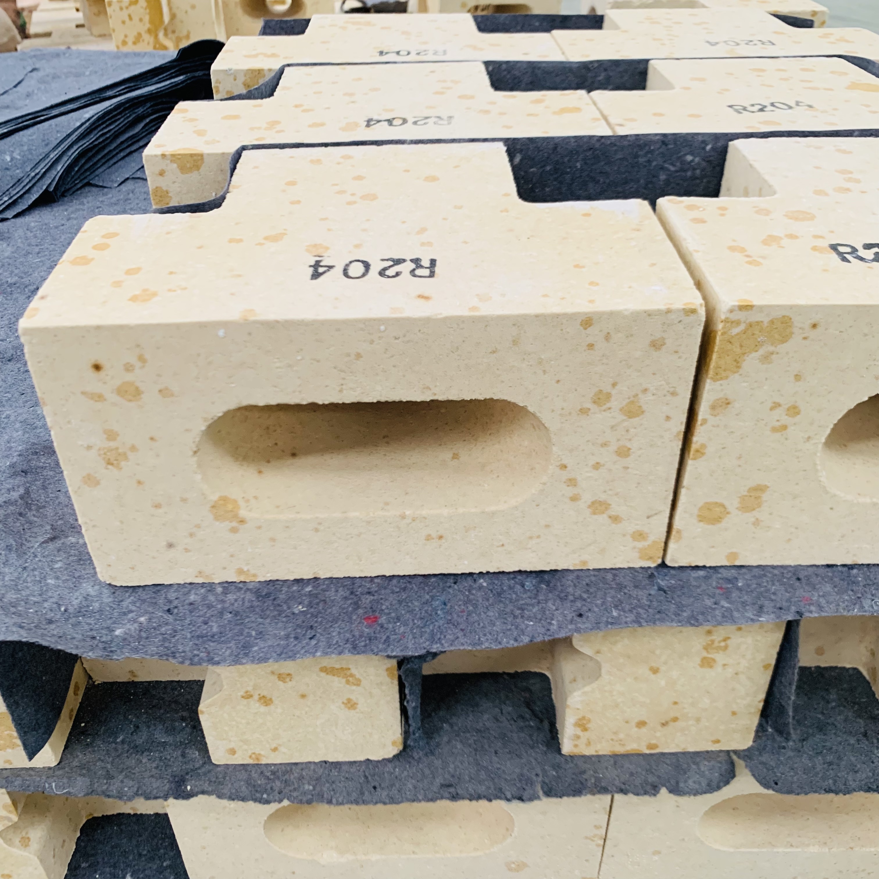 China Factory Supply Acid Resistant Silica Firebrick Refractory Brick For Industrial Furnace