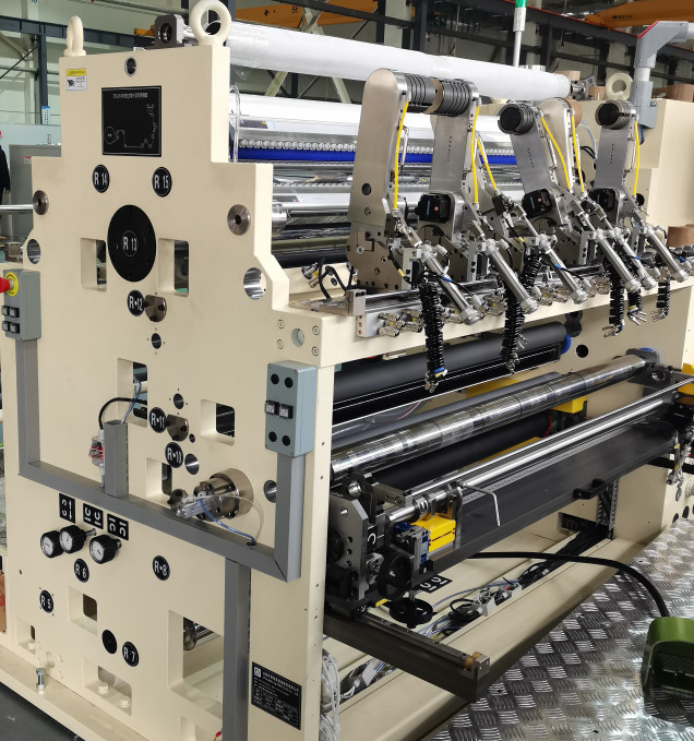 White Independent Arm Type Slitting Rewinder Machine Slitting Width Min. 4.5mm