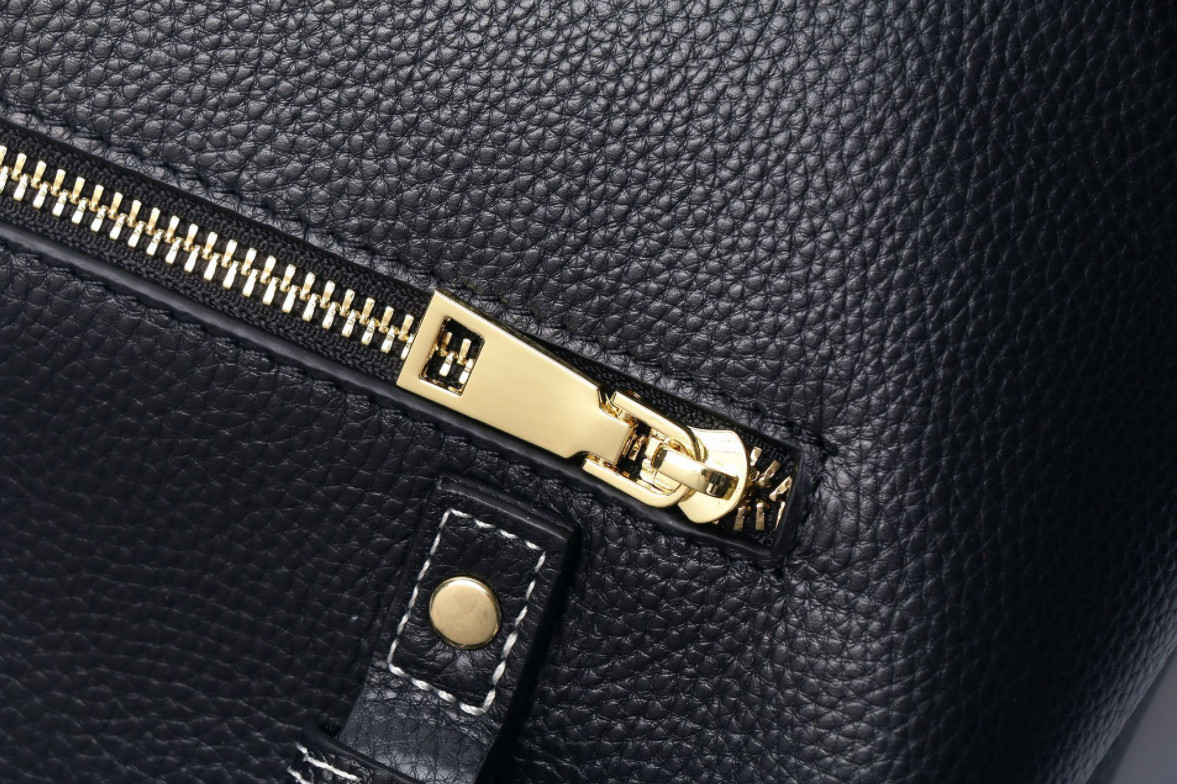 Black First Layer Cowhide Leather Tote Handbags ODM Zipper