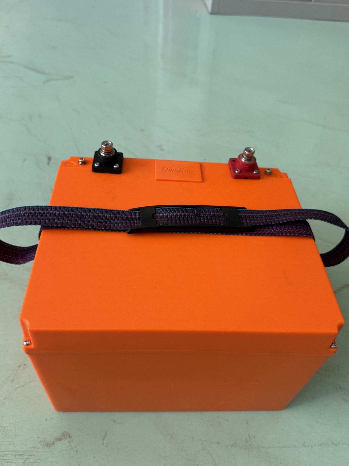 Compact and Lightweight 25.6V 100Ah LiFePO4 Battery for Easy Installation in Various Applications